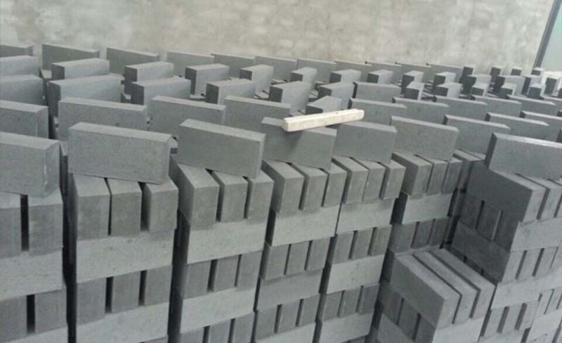 Silicon carbide bricks