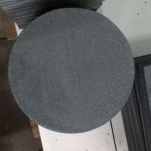 Silicon carbide plate